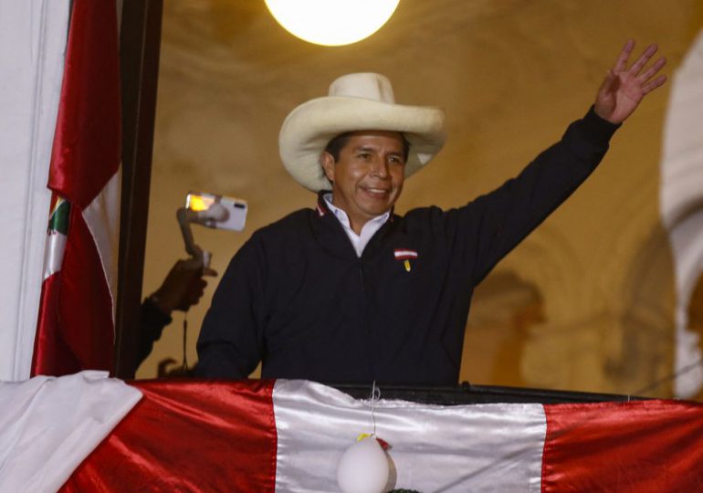 Finaliza conteo de votos en Perú con ventaja para Castillo