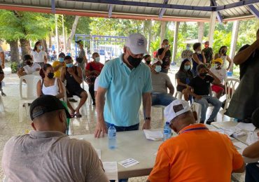Senador Antonio Taveras recorre centros de vacunación de Santo Domingo Norte y Oeste