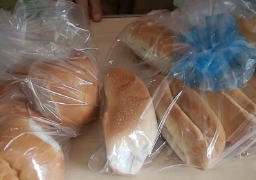 VIDEO | Algunos colmaderos venden los panes a 8 pesos la unidad y a 2x15