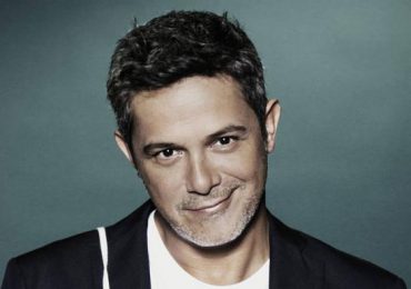 Alejandro Sanz se vacuna contra el Covid-19