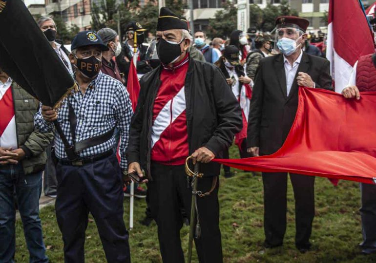Militares retirados se manifiestan contra supuesto "fraude" electoral en Perú