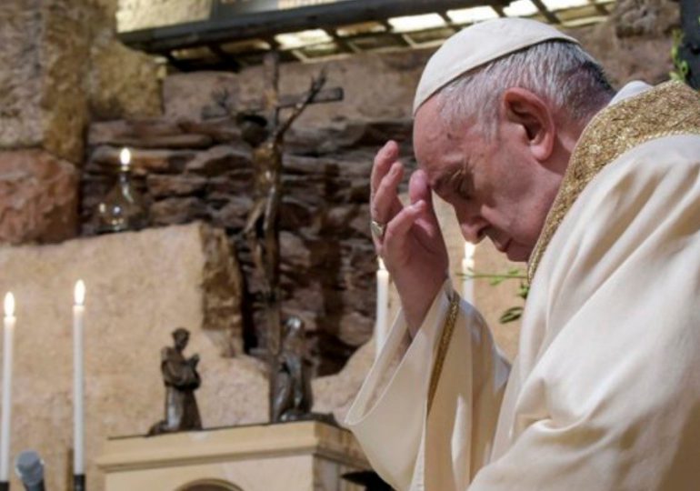 El papa, convaleciente, renuncia a celebrar una misa en San Pedro
