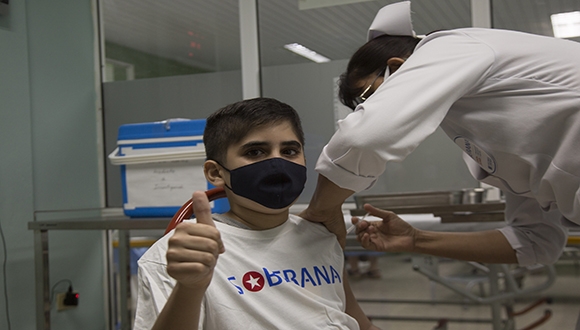 Inicia en La Habana vacunación a primeros voluntarios del ensayo clínico en niños