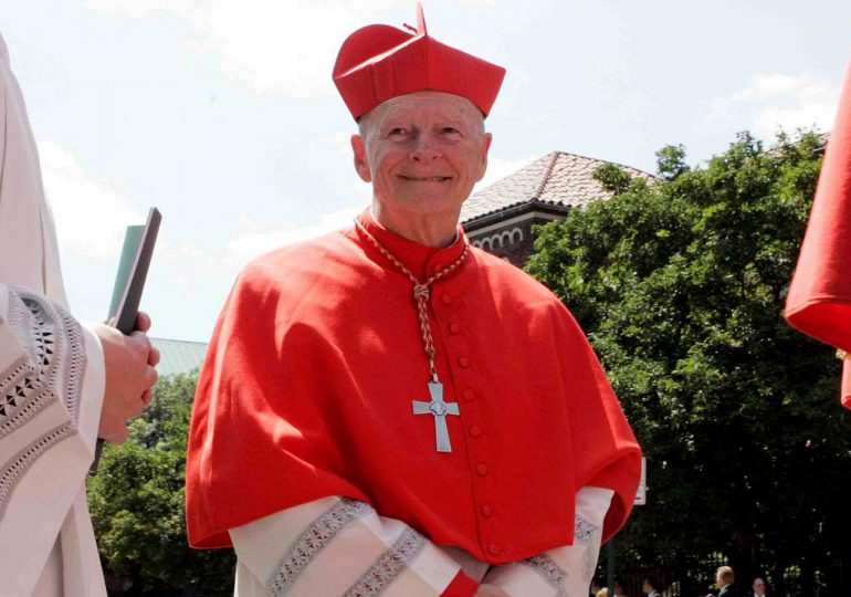 Cardenal estadounidense expulsado de la Iglesia es acusado de abuso sexual