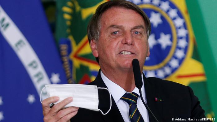 Bolsonaro deja planear dudas sobre las elecciones de 2022 y desata polémica