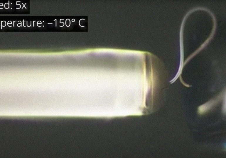 Científicos crean una nueva forma de hielo elástico
