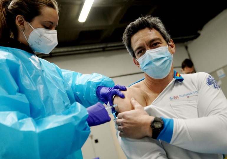 Nueva York avanza hacia la vacunación obligatoria para el personal hospitalario