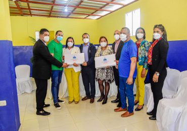 Minerd dona equipos tecnológicos a internos del Centro de Corrección y Rehabilitación Mao Hombres y en San Juan de la Maguana