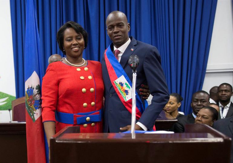 Fallece la primera dama de Haití tras atentado