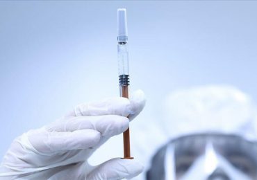 Turquía comenzará a administrar la tercera dosis de la vacuna COVID-19 a partir del jueves