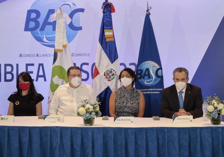 BASC Dominicana, firma acuerdo con DGA y entregan certificaciones a representantes de empresas nacionales