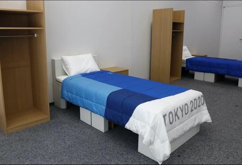 Deportistas dominicanas en Tokio comprueban resistencia de las camas de cartón