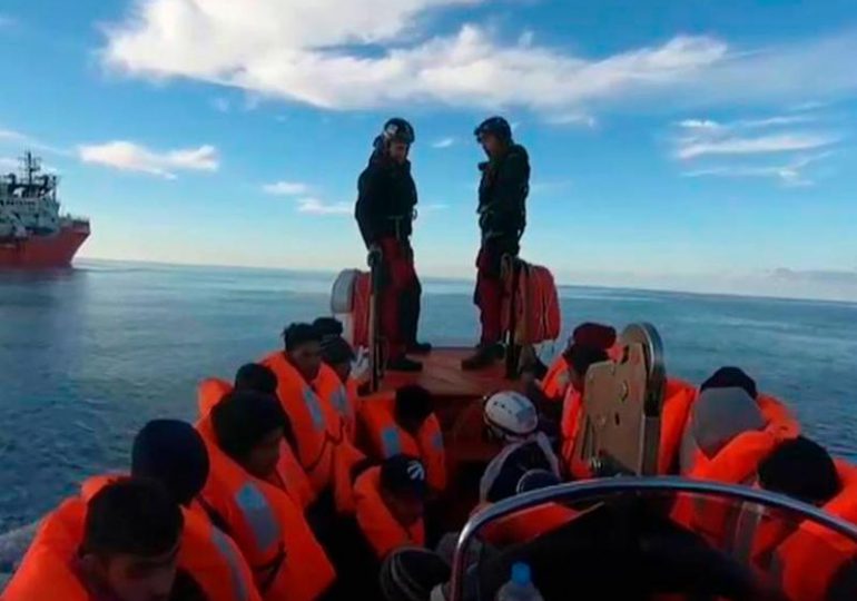 El barco "Ocean Viking" rescata a 196 migrantes en el Mediterráneo