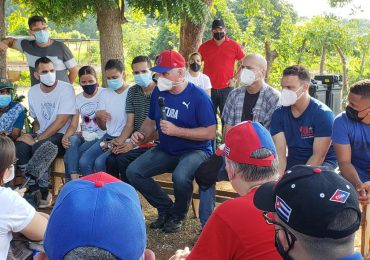 Presidente de Cuba celebra fecha patria con trabajo voluntario junto a jóvenes