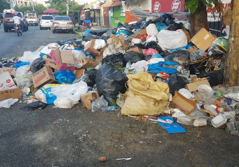 Video | El camión pasa y no se lleva la basura, afirman moradores en SDE