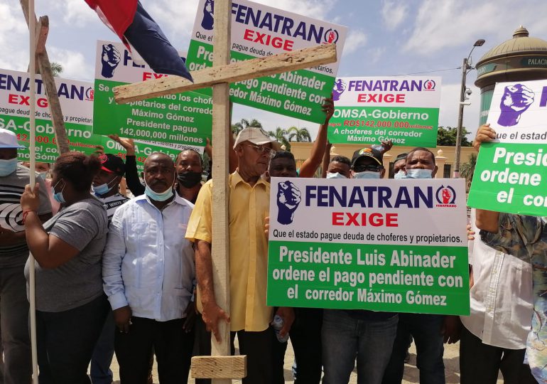 VIDEO | Transportistas afiliados a Fenatrano exigen pago de deuda millonaria