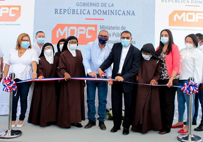 Obras Públicas reconstruye y  entrega monasterio a la Hermanas Carmelitas en Azua