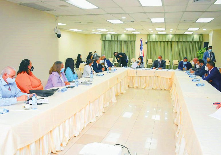 Ministerio de la Mujer presenta propuestas ante Senado sobre proyecto de reforma al Código Penal