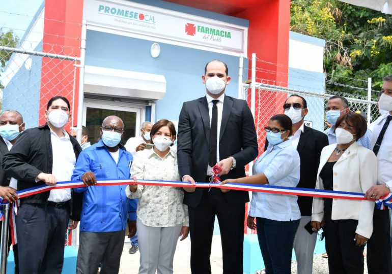 Inauguran dos farmacias del pueblo en El Limonal y El Carretón, provincia Peravia