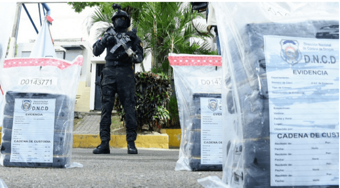Ocupan 540 paquetes de presunta droga y arrestan cinco venezolanos en SPM