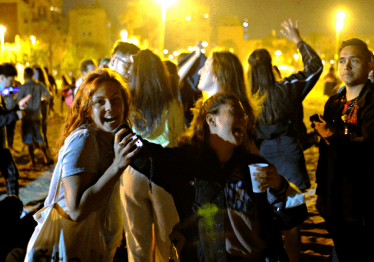 Vuelve el toque de queda nocturno a Barcelona para contener el rebrote epidémico