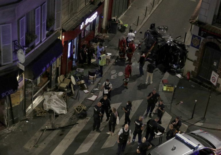 Un muerto y seis heridos por el impacto de un coche contra una terraza en París