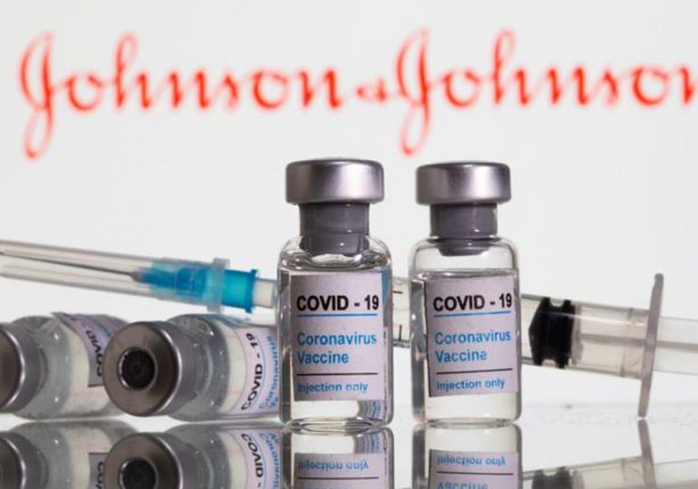 Johnson & Johnson planea vender vacunas contra covid-19 por USD 2,500 millones