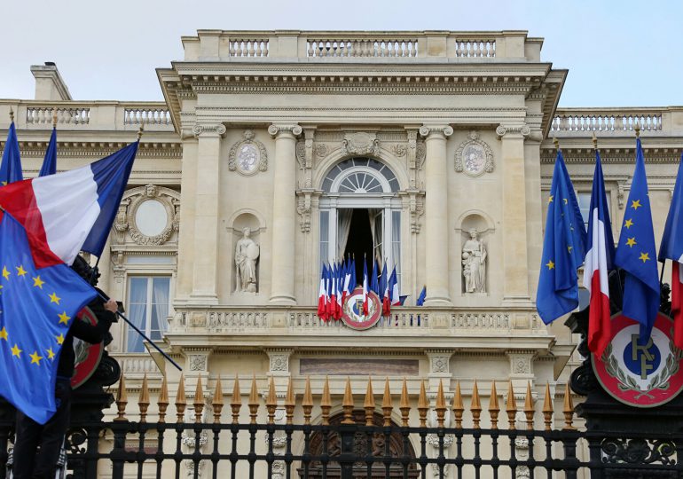 Francia "alienta el diálogo" en Haití para salir de la crisis política