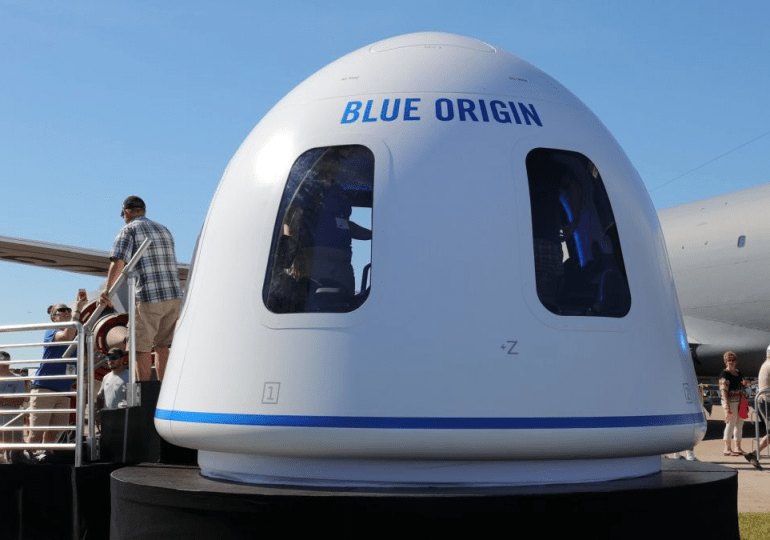 Un joven de 18 años viajará con Bezos al espacio