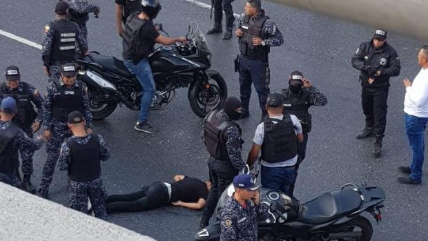 Tiroteos en Caracas entre bandas y policías, se ofrecen recompensas por los cabecillas