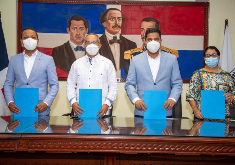 Edesur firma acuerdo con 24 alcaldes de San Cristóbal, Ocoa, Baní y Azua