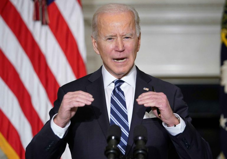 Incendios en EEUU demuestran que hay que "combatir" la crisis climática, dice Biden