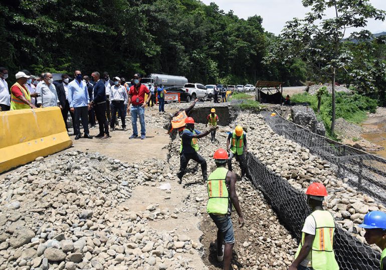 Obras Públicas supervisa trabajos carretera Piedra Blanca-Maimón-Cotuí