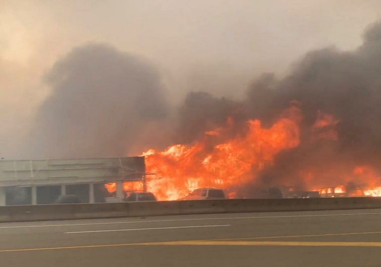 Incendios 'extremos' y denso humo invaden el oeste de EEUU y Canadá