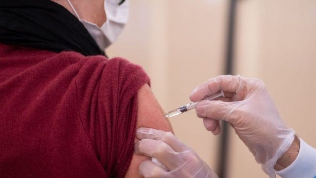 Dan primer paso para la vacuna obligatoria