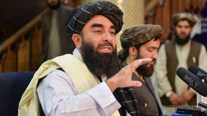 Talibanes aceptan que afganos abandonen el país tras el 31 de agosto
