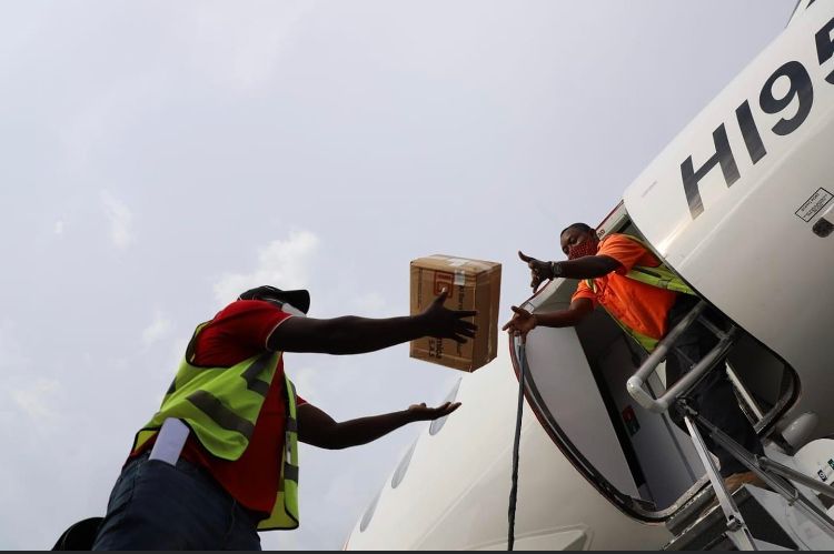 FF.AA dominicana realiza envío de ayuda humanitaria a Haití; más de 60 toneladas de alimentos y medicinas