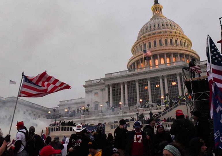 Un hombre se declara culpable de agredir a un policía en el ataque al Capitolio de EEUU