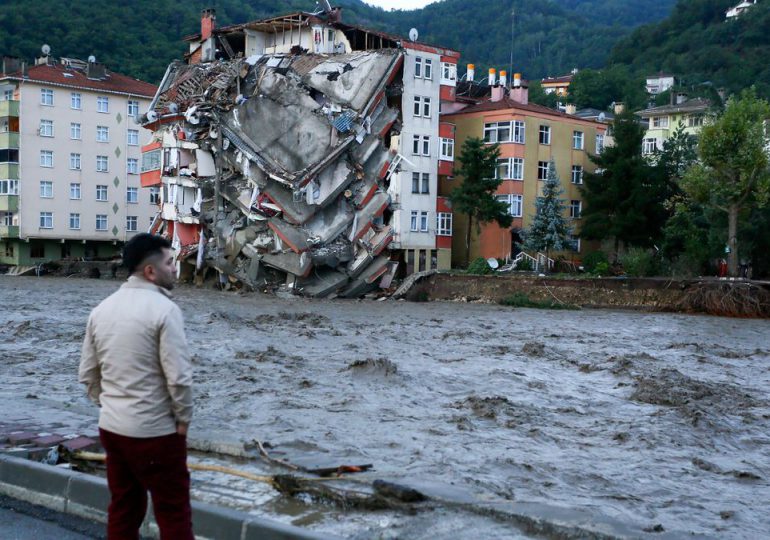 Casi 40 muertos en Turquía por inundaciones