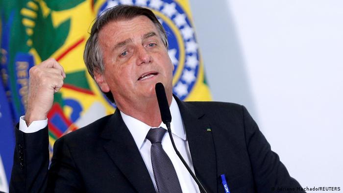 Justicia electoral investigará a Bolsonaro por ataques a sistema de voto en Brasil