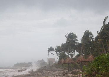 Grace se convierte en huracán categoría 2 ante las costas de México