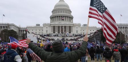 Agentes de la Policía del Capitolio demandan a Trump por invasión al Congreso de EEUU