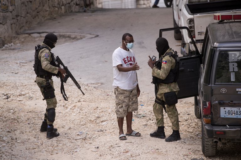 La Fiscalía de Haití emitió cinco órdenes de arresto contra nuevos sospechosos del magnicidio de Jovenel Moïse