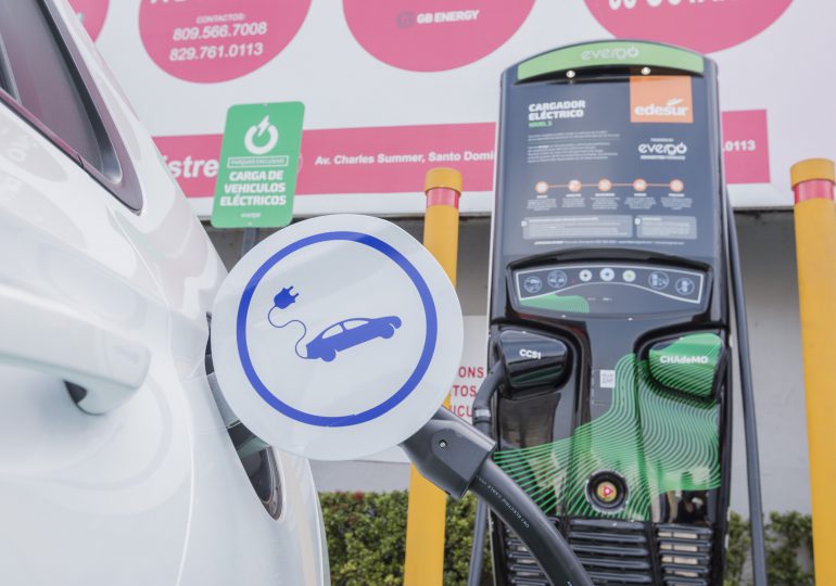 Edesur, Evergo y Texaco inauguran nuevo cargador eléctrico en Los Prados