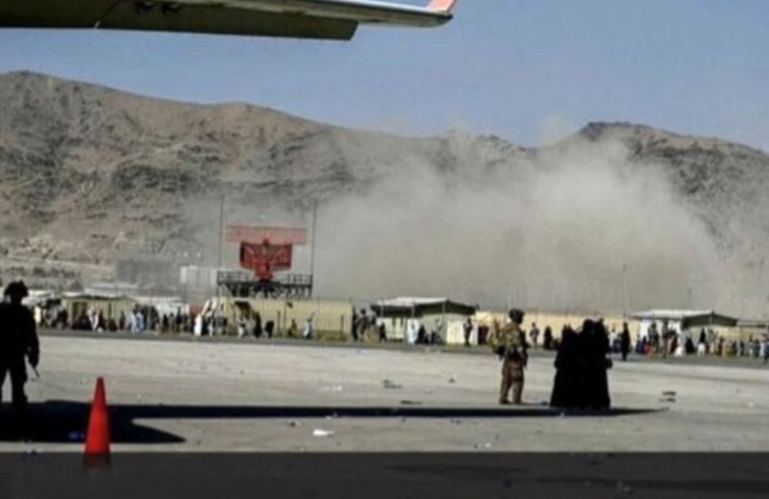 Estadounidenses entre víctimas de "ataque" en aeropuerto de Kabul