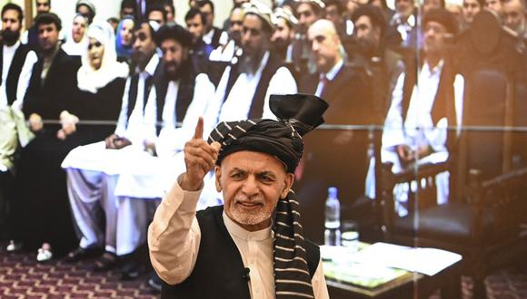 Presidente afgano dice que abandonó el país para "evitar un baño de sangre"