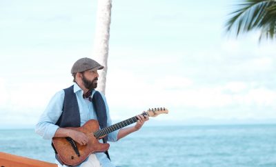 Juan Luis Guerra comparte el detrás de cámaras de su concierto "Entre Mar y Palmeras"
