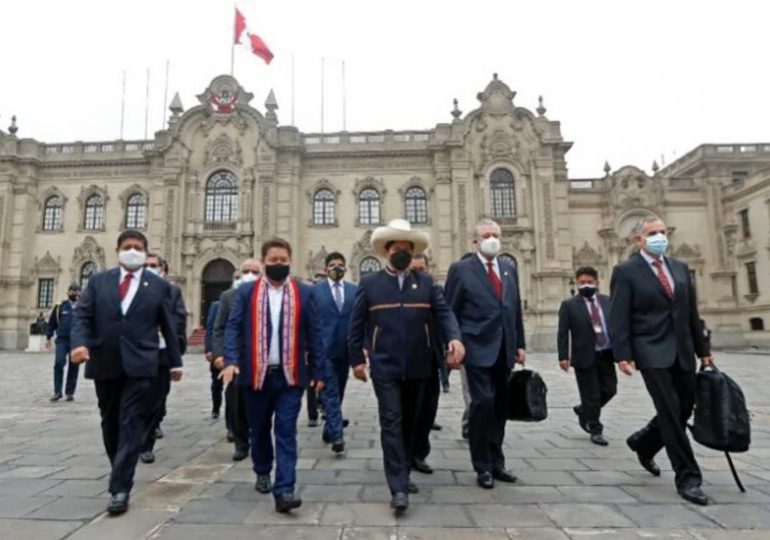 Gabinete de Castillo sobrevive al conseguir voto de confianza en Congreso de Perú