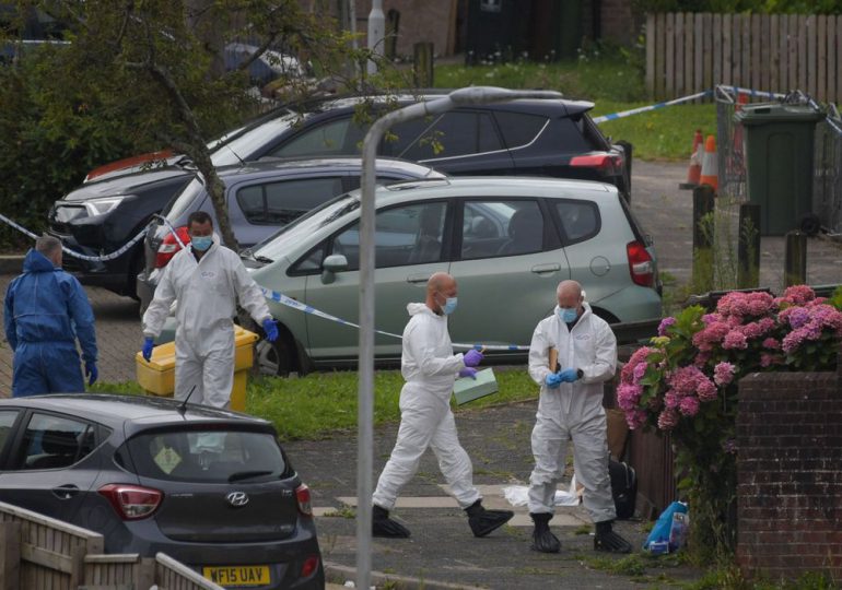 Una niña de tres años entre las cinco víctimas del peor tiroteo en Reino Unido en diez años