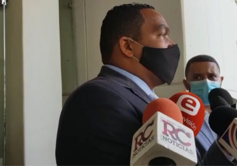Figuras políticas acuden a solidarizarse con Ángel Rondón por la muerte de su hijo